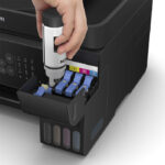 ⁦طابعة Epson EcoTank L5190 متعددة الوظائف – طابعة نفث حبر ملونة مع خزانات حبر قابلة لإعادة التعبئة، طباعة، نسخ، مسح ضوئي، اتصال Wi-Fi و Ethernet، جودة عالية، تصميم مدمج، أسود⁩ - الصورة ⁦2⁩