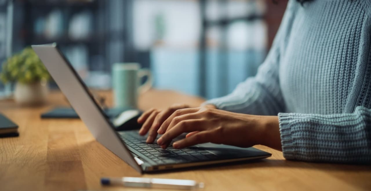 أفضل نوع لابتوب للشغل من البيت؟